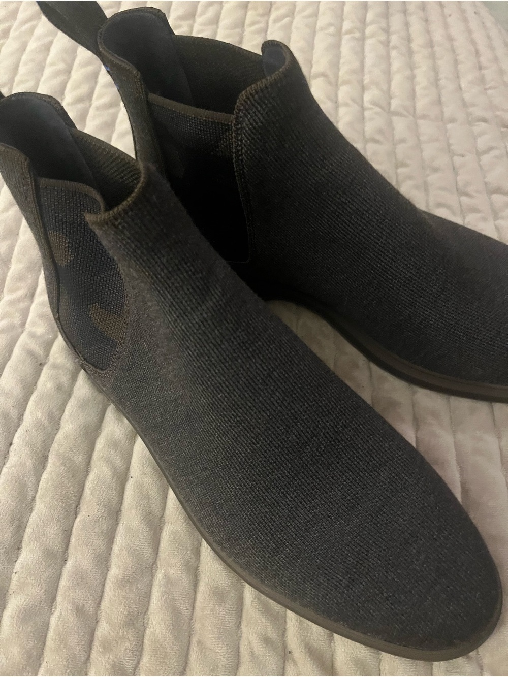 Rothy’s Men’s Merino Chelsea Boot – Olive Camo – Size 10.5